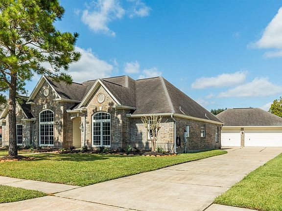 2nd image of 1709 Country Club Dr