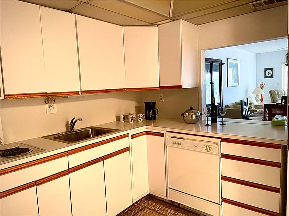 5th image of 4629 Poinciana Street #314