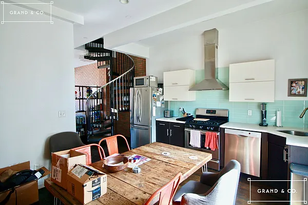 Rented by Grand & Co. | media 24