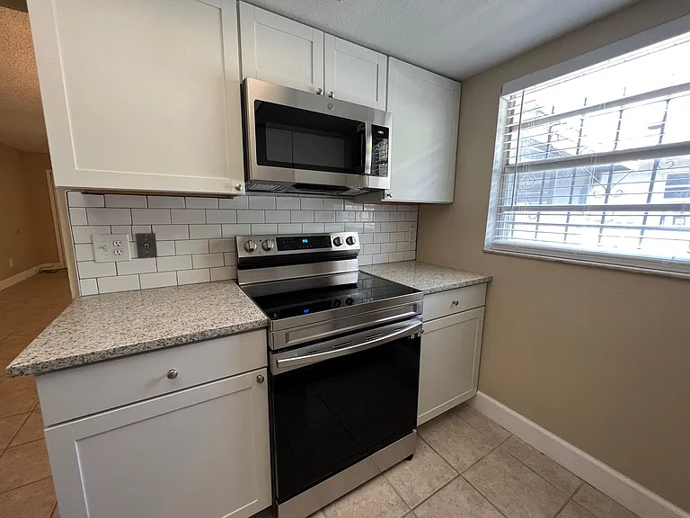 529 Hibiscus Way — Photo 10