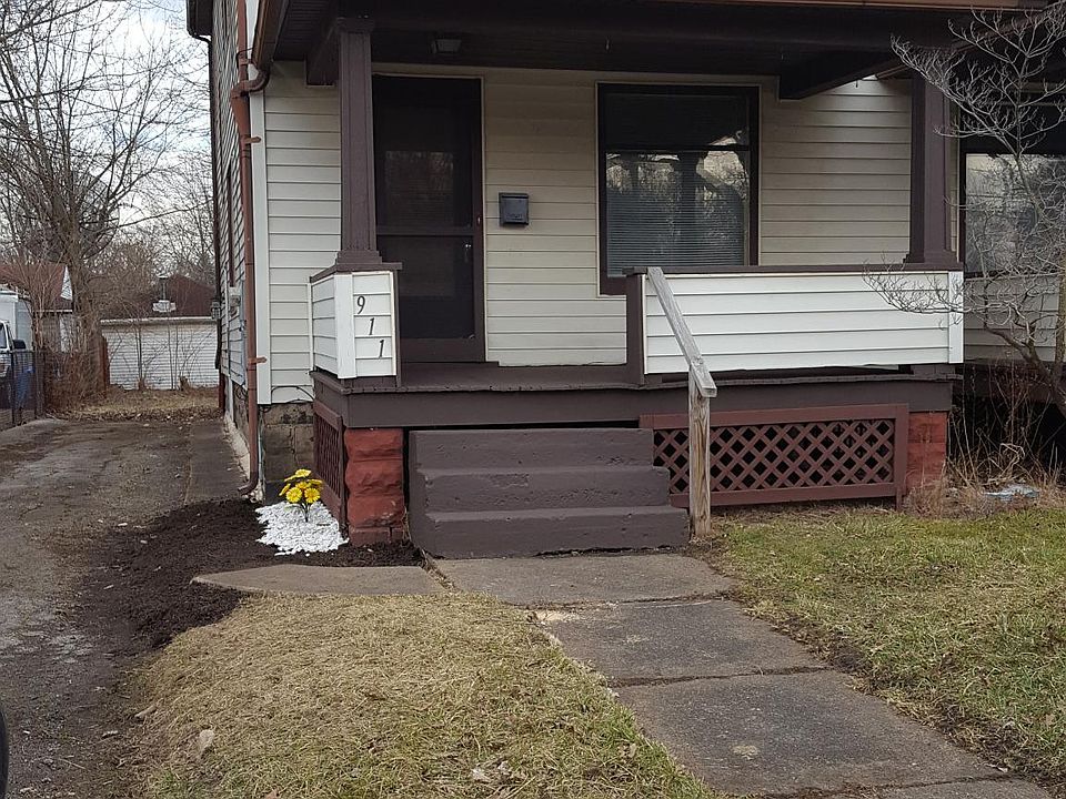 1st image of 911 N Main St