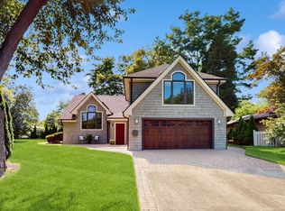 331 Wilshire Dr E, Wilmette, IL