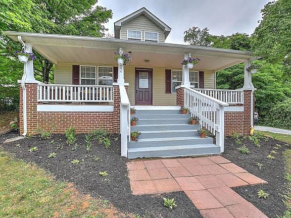 4th image of 204 E Milligan Dr