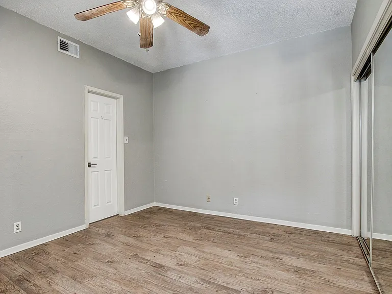 807 W 25th St #210 — Photo 19