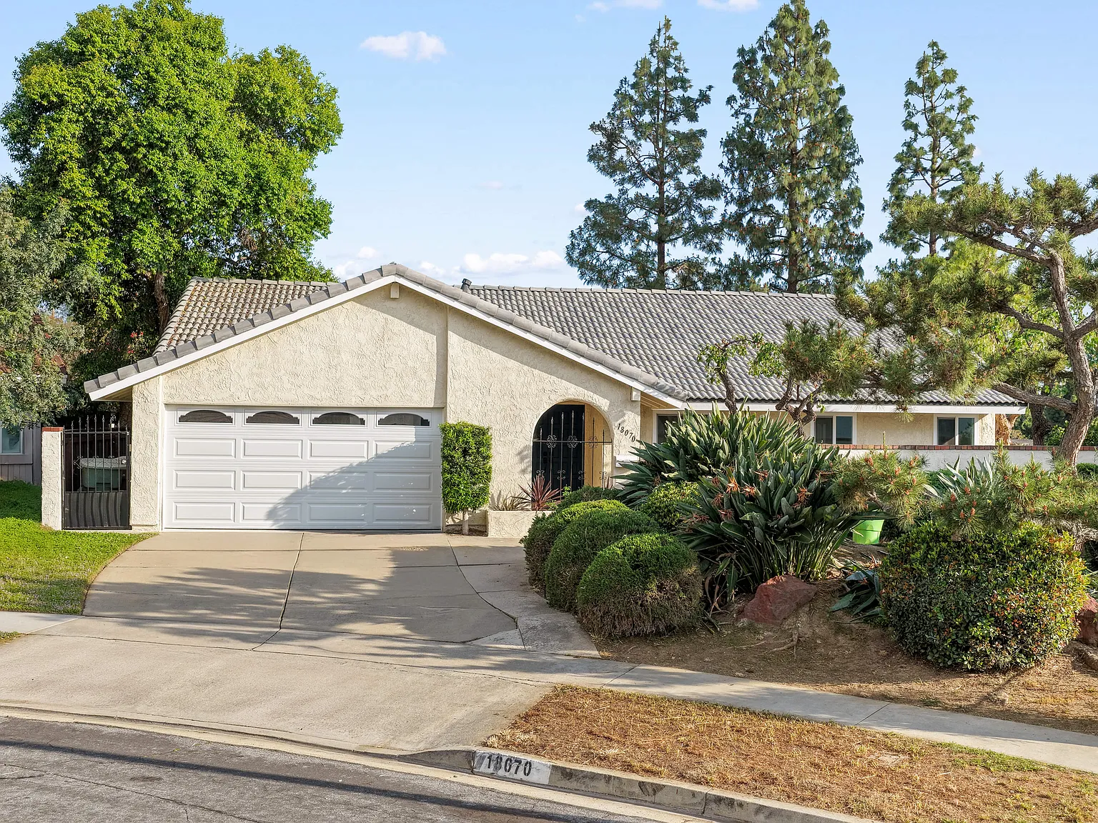 4 bed, 1634 sqft, $5,000 — Photo 1