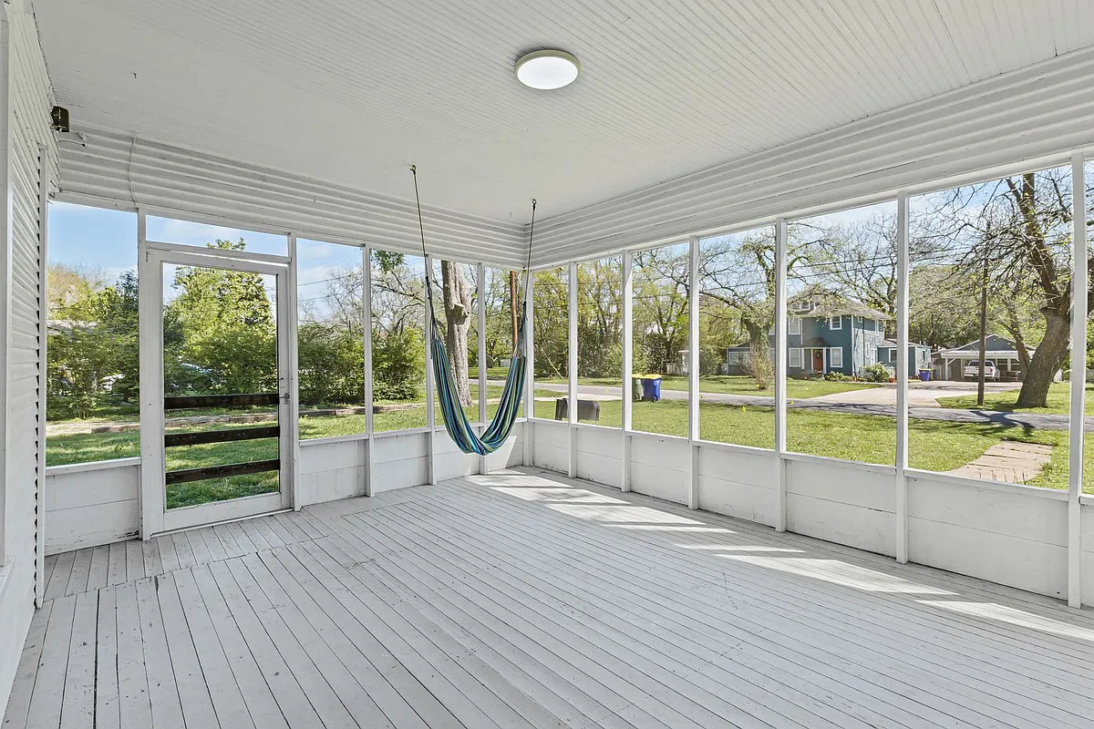 Building Photo - 1111 Park Dr