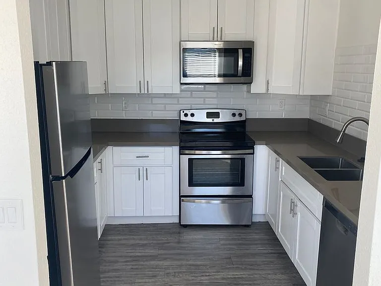 FH - Hilltop Apartments — Photo 31