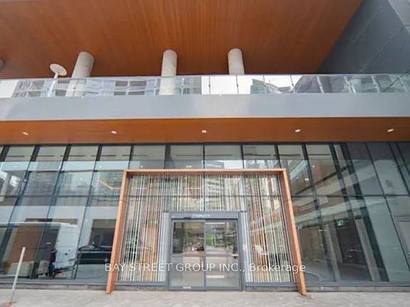2nd image of 17 Bathurst St #916