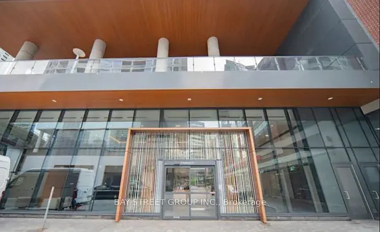 17 Bathurst St #916 — Photo 2