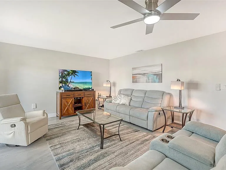 131 Whispering Sands Cir #V-33 — Photo 10