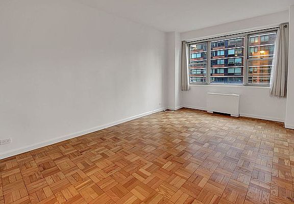 4th image of 300 E 40th St APT 17N