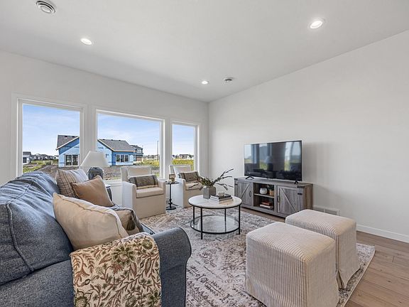 5th image of 3636 Decorah Way S