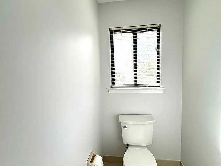 104 Sayre Dr — Photo 24