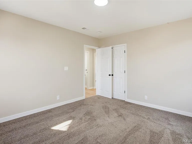 14615-14617 Winthrop St — Photo 55