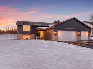 6356 11th St N, Oakdale, MN 55128