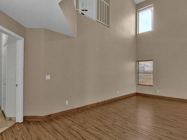 3110 W Baylor Ln — Photo 8