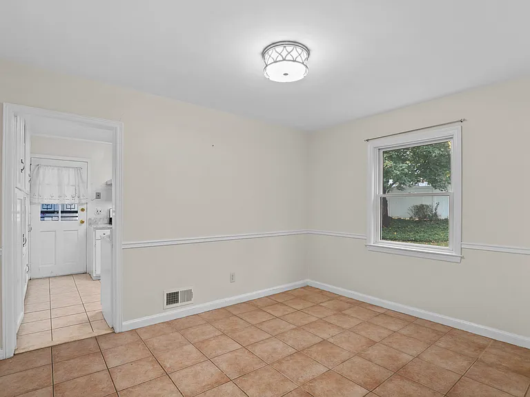 216 S Poe St — Photo 7
