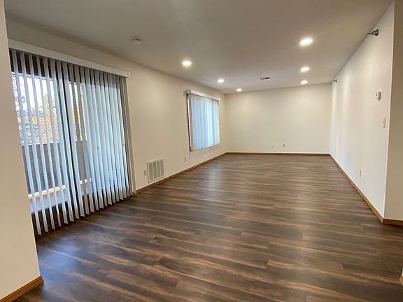 3rd image of 647 S Main Ave #9105983