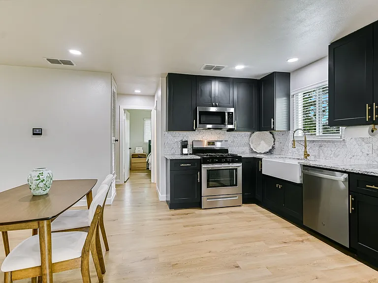 511 Arbor Ln — Photo 42