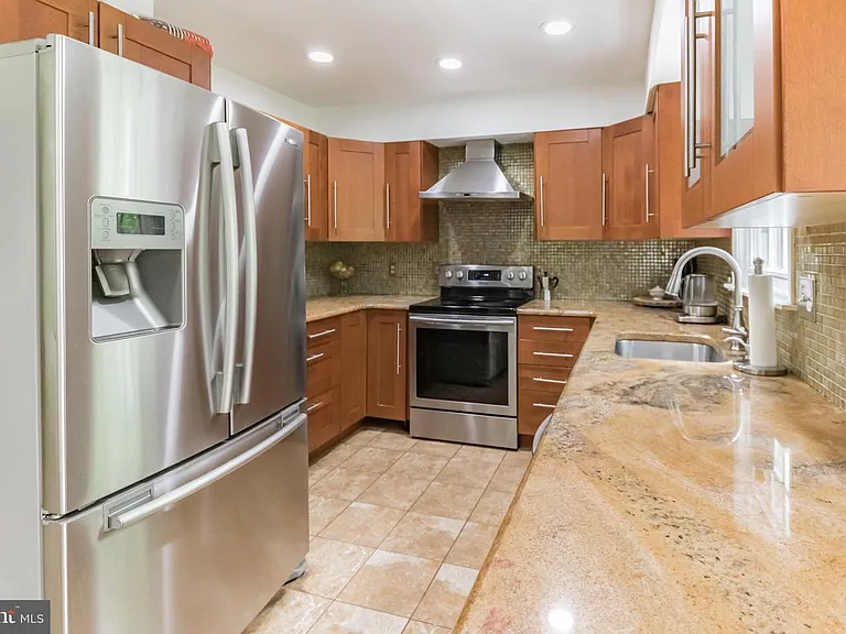 604 Hillary Ct — Photo 11
