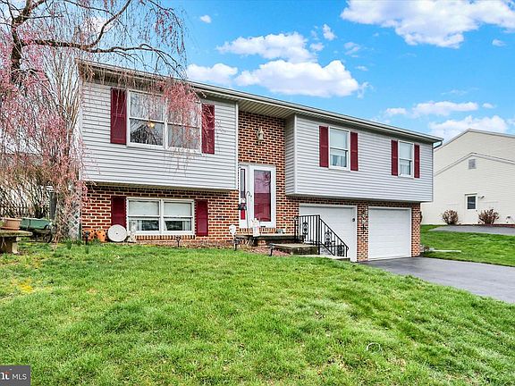 2nd image of 65 Pine Ridge Cir