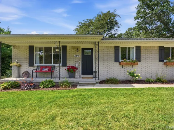 3468 Hope Lake Dr, Brighton, MI 48114