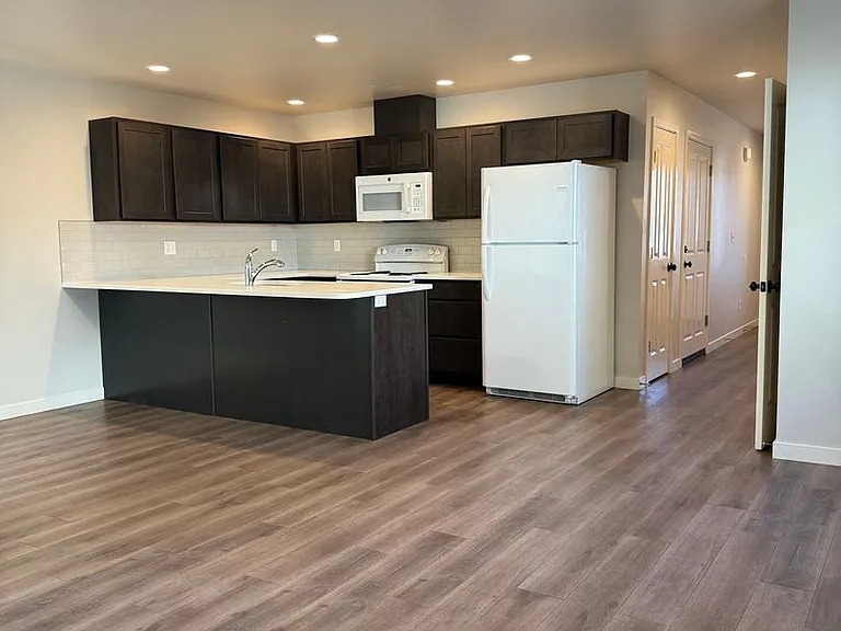 47 Samantha Ct — Photo 12