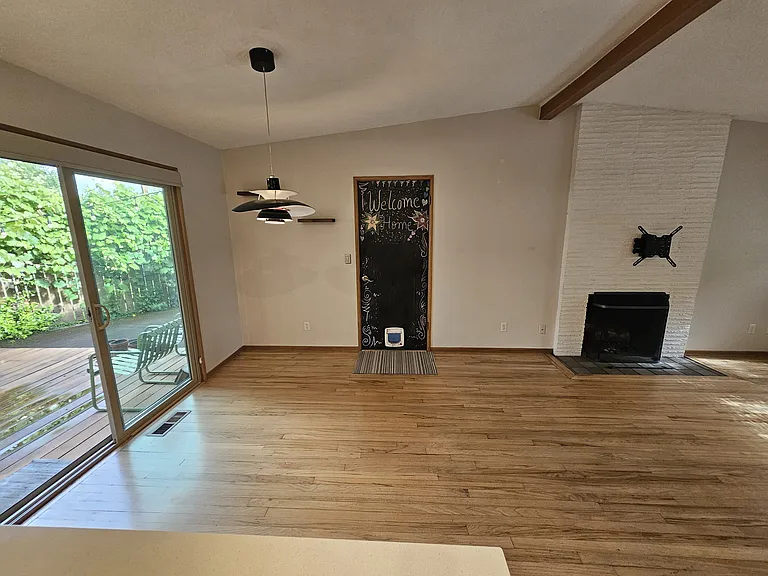 690 SW 130th Ave — Photo 11