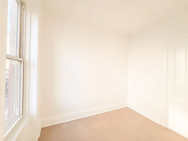 534 4th Ave #2 — Photo 8