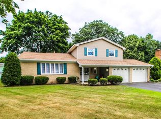 142 Sugar Maple Dr, Rochester, NY 14615