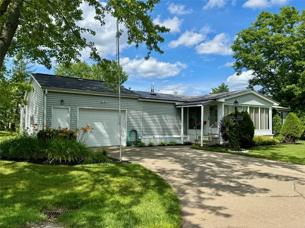 8240 Briercrest Dr, Erie, PA 16509