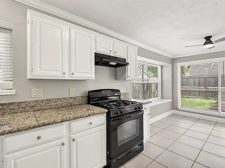 12403 Meadow Ridge Dr — Photo 14