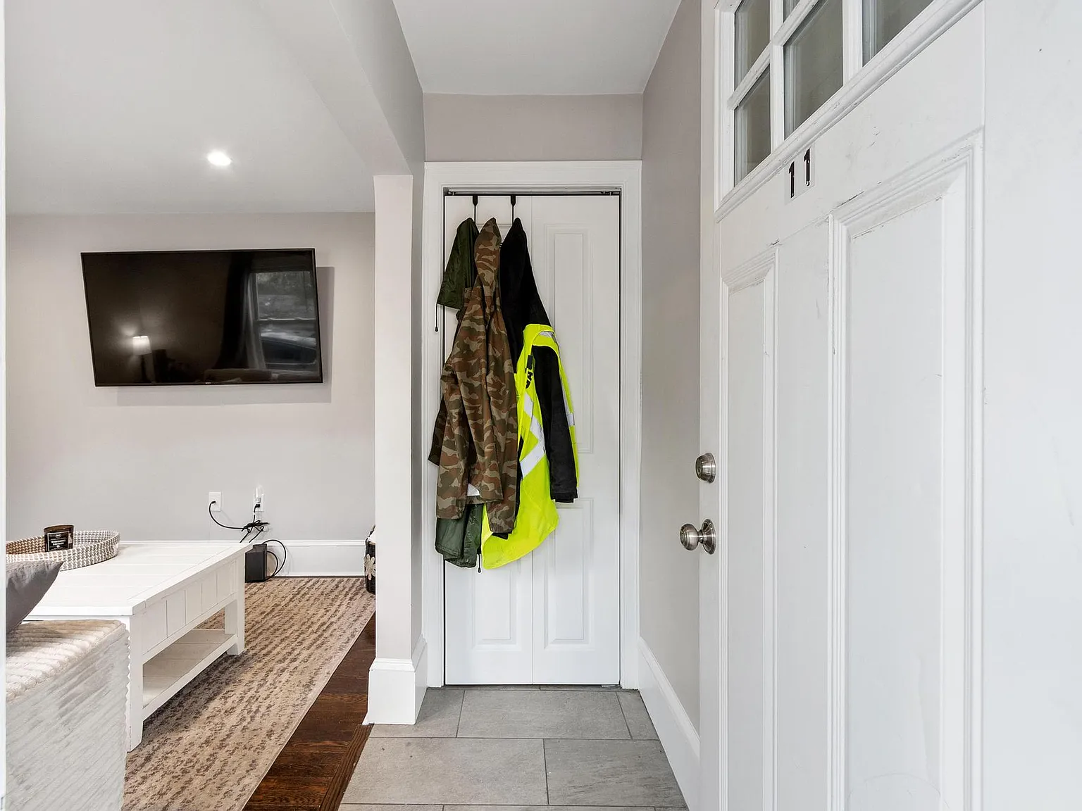 2 bed, 700 sqft, $2,450 — Photo 3