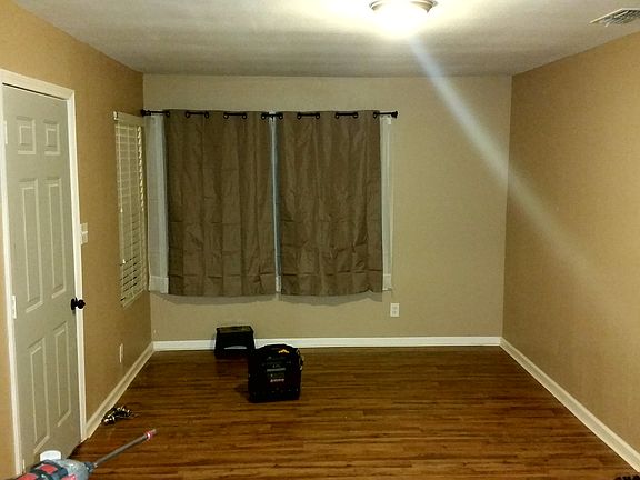 3rd image of 1202 Lillius St