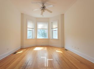 1460 W Grace St #ONE, Chicago, IL 60613
