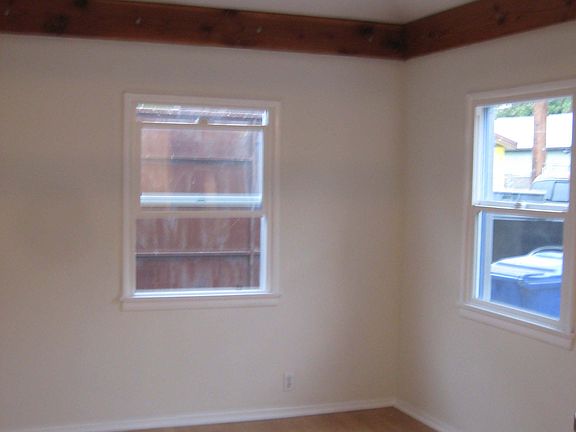 4th image of 823 Broadway St