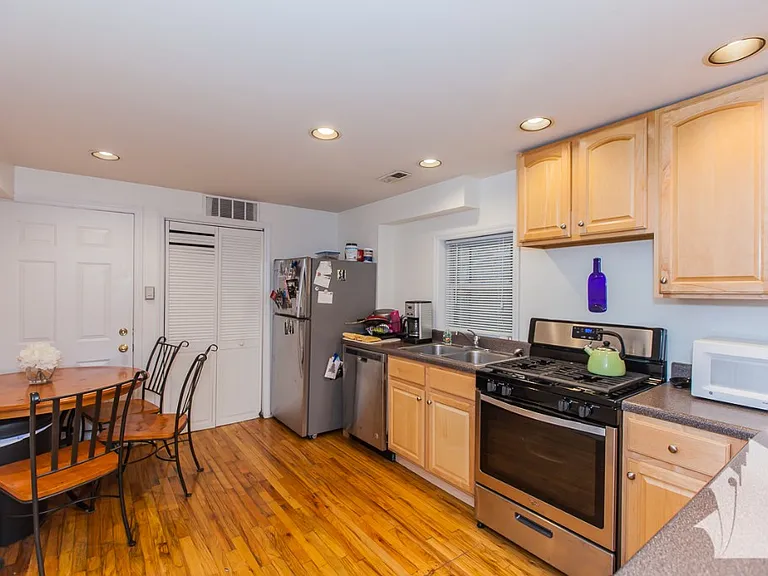 1433 W Oakdale Ave #G — Photo 5