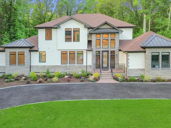 21 Arista Drive, Dix Hills, NY 11746