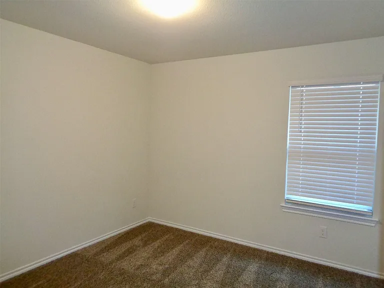 1806 Yale St — Photo 11