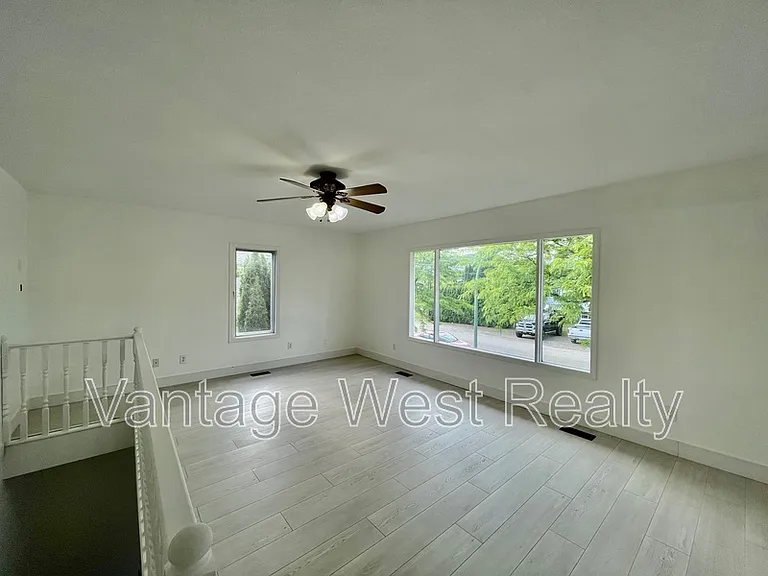 240A Wallace Rd — Photo 8