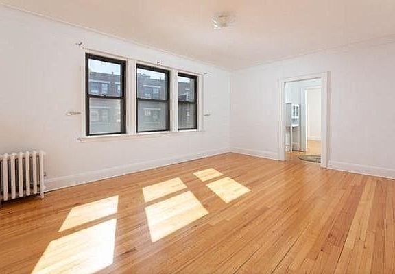 3rd image of 141 Englewood Ave #29