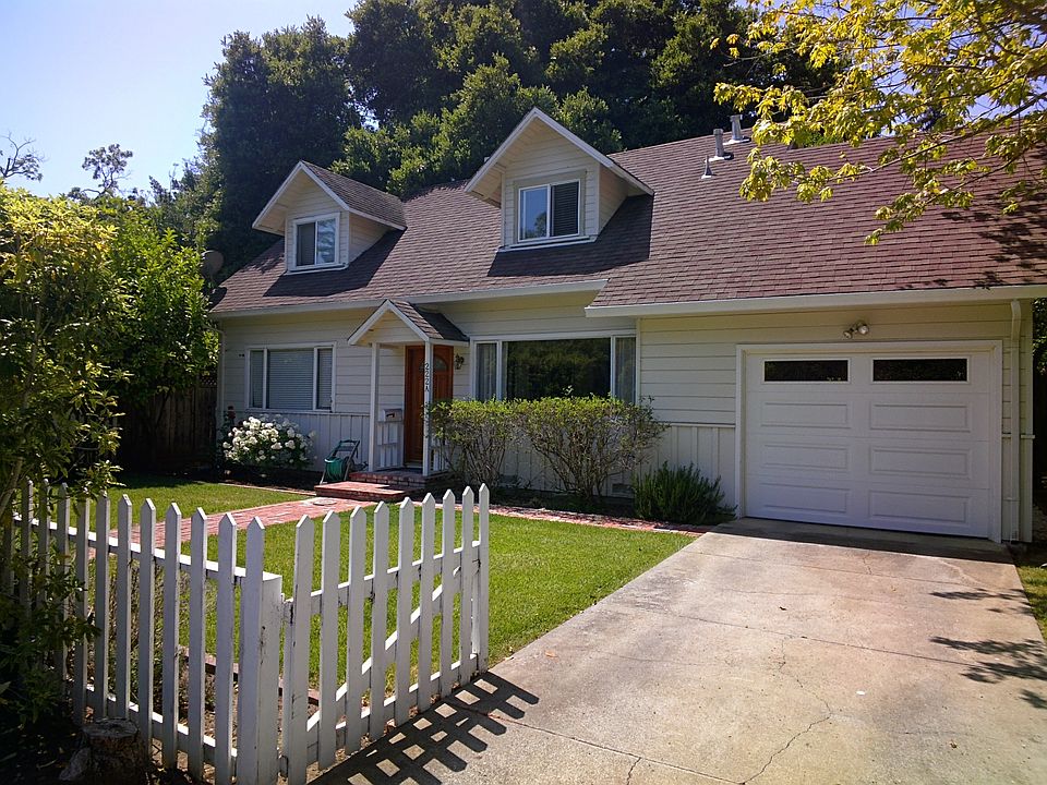 1st image of 222A Oak Ct