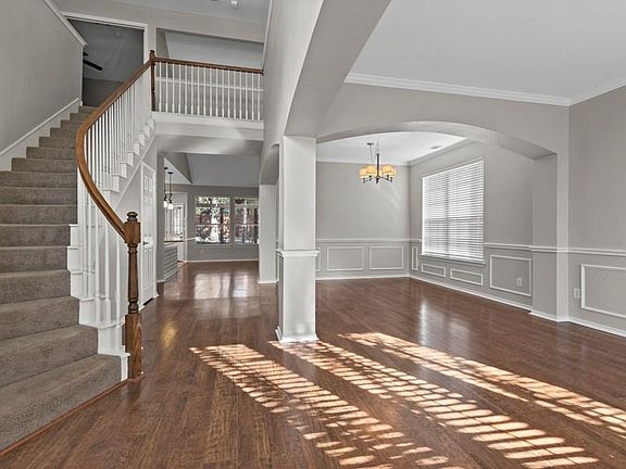 3rd image of 3907 Park Wood Dr