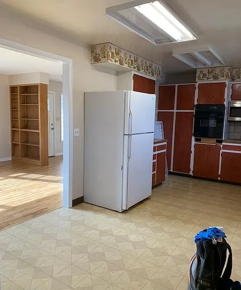 600 Juniper Ln — Photo 2
