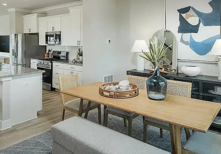 4 bed, 3.5 bath, 2100 sqft, $2,750 — Photo 2