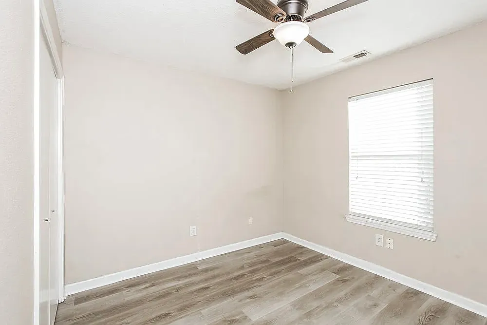 3 bed, 1120 sqft, $1,408 — Photo 3