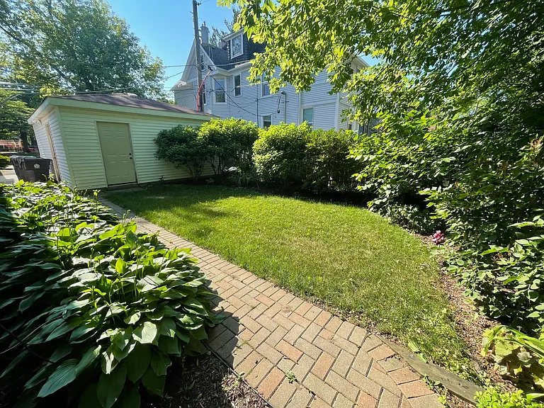 917 Hamlin St — Photo 19