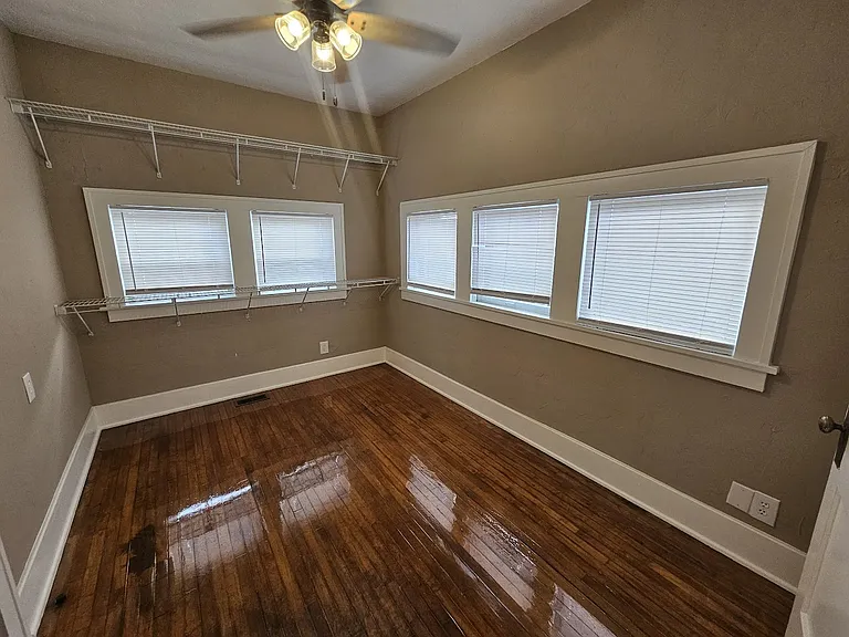 2915 N Harvey Pkwy — Photo 21