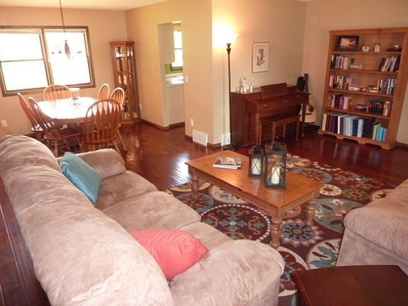 4th image of 3784 Park Knoll Dr