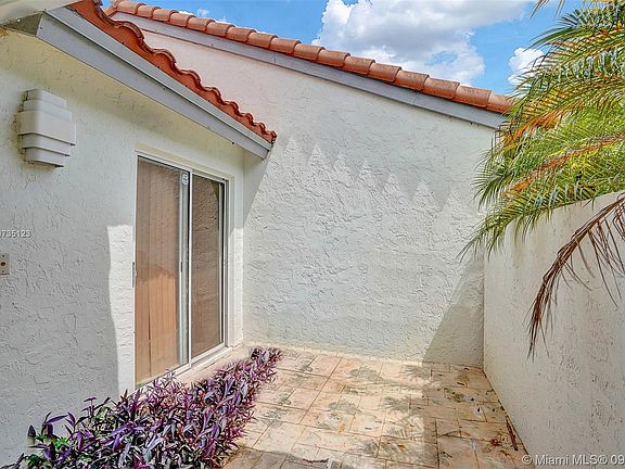 2nd image of 1555 Springside Dr